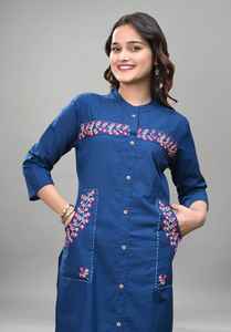 Ensemble Kurti en coton élégant avec pantalon pour femmes, vêtements ethniques confortables et élégants, vente en gros - Product Image 5