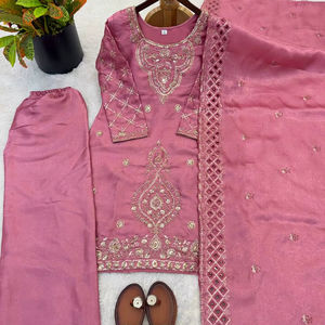 Presentando un Nuevo Conjunto de Fiesta de Diseño: Top-Plazzo y Dupatta con Bordado Pesado y Pedrería - Product Image 1