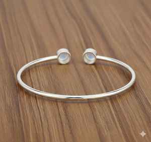 กำไลข้อมือเงินแท้ประดับมูนสโตน ดีไซน์ทันสมัย ปรับขนาดได้ เหมาะสำหรับผู้หญิง เป็นของขวัญ - Product Image 3