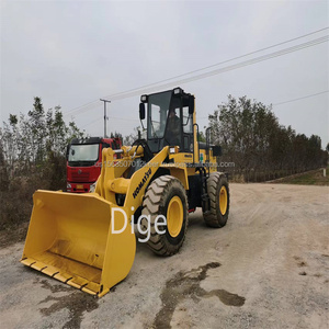 Chargeuse Komatsu WA320-3 d'occasion, 4 tonnes, moteur et pompe d'origine japonaise, 2018-2022, forte capacité de levage, chargement et déchargement faciles, godet de 2-4 m - Product Image 3