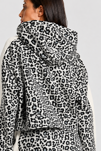 Sweat à capuche zippé pour femme, imprimé léopard blanc et noir, en polaire premium, streetwear décontracté, tissu doux, sweat à capuche personnalisé, saison hiver pour femme - Product Image 2