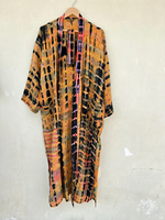 Kimono Panjang V-neck Halus dengan Motif Tie Dye Sutra Hitam Kuning yang Indah Ukuran Bebas untuk Dipakai di Festival Musim Semi Musim Panas Musim Gugur.