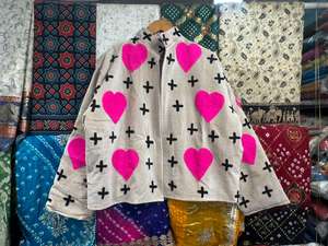 Veste réversible matelassée en velours à motif cœur, broderie main cœur et croix, style bohème, manteau d'hiver en coton écologique - Product Image 4