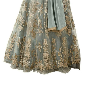 Robe de soirée brodée de fleurs vert sauge, manches longues, col carré, longueur au sol - Product Image 6