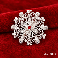 Broche vintage florale en filigrane, ton argenté, avec zircon central et strass, épinglette décorative pour femme, cadeau pour mariage ou fête