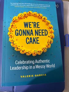 Necesitamos Pastel de Valerie Garcia, Libro en Inglés, Edición Peperback, Libro Motivacional y Divertido - Product Image 3