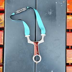 หนังสติ๊กด้ามไม้พร้อมยางรัดสีน้ำเงิน อุปกรณ์เสริมสำหรับกีฬากลางแจ้ง DIY - Product Image 4