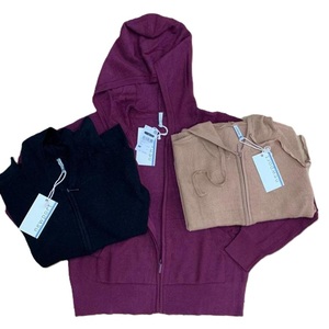 Sweat-shirt à capuche zippé pour femme, 52% rayonne, 28% polyester, avec poche kangourou, couleur unie, style décontracté, fabriqué au Bangladesh. - Product Image 2