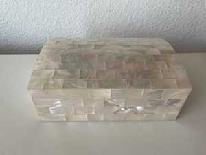 Boîte de rangement pour bijoux en incrustation de nacre exclusive, organisateur décoratif artisanal pour bijoux, accessoires, trésors et cadeaux haut de gamme - Product Image 3