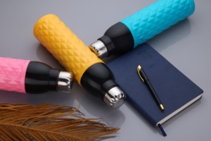 CoolSip 1000ml Botella de agua térmica BPA Libre de plástico Aislamiento de larga duración Amigable con los viajes - Product Image 4