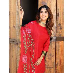 Ensemble de costume en organza et mousseline de soie rouge peint à la main, style bohème chic Bhumi, taille XS, avec haut à manches trois quarts - Product Image 2