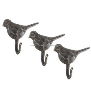 Ganchos de pared de metal de hierro forjado hechos a mano con un elegante diseño curvo para la entrada, la cocina, el baño o la organización del pasillo - Product Image 2