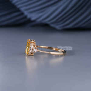 Bague en or jaune 14 carats avec moissanite taille marquise, taille radiant et taille ronde pour femme, luxe, 1,81 carat de poids total, 2,23 grammes, mariage, haute joaillerie - Product Image 3