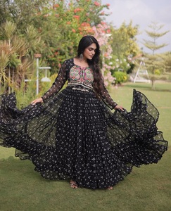 ชุดเดรสยาวแบบ Anarkali สีดำลายปะติดปะต่อสำหรับผู้หญิง ชุดงานเลี้ยงแบบอินเดีย ปากีสถาน ทรงหลวม สวมใส่สบาย คอลเลคชั่นงานนวราตรี - Product Image 1