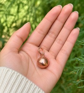 Colgante de bola curativa de aleación de cobre chapado en oro rosa de alto brillo, hecho a mano, joyería espiritual cristiana, acabado brillante tipo espejo, listo para usar. - Product Image 3