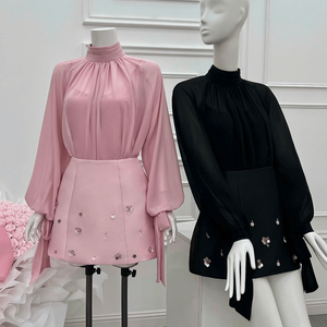 Elegante conjunto de dos piezas para mujer con top de manga abullonada y falda de línea A, diseño personalizado de Vietnam Manufacturing Clothing. - Product Image 2