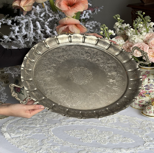 Impresionante plato redondo de latón con intrincadas grabas tradicionales de mandala para un servicio seguro y conveniente, disponible al por mayor. - Product Image 5