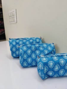 กระเป๋าเครื่องสำอางและอุปกรณ์อาบน้ำแบบพับได้อเนกประสงค์ ผ้าฝ้าย 100% ลายพิมพ์บล็อก  ชุด 3 ใบ เป็นมิตรกับสิ่งแวดล้อม ทนทาน - Product Image 2