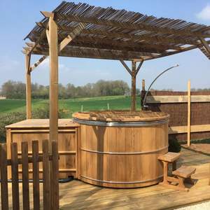 Bain à remous haut de gamme en acier inoxydable 304 de 220 cm de diamètre avec couvercle en cèdre rouge, 1 escalier et 2 éclairages LED pour villas ou hôtels en plein air - Product Image 2