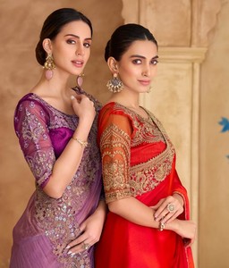 Sari en soie satinée moderne pour femmes - occasions de fête, bal et Diwali - Product Image 1