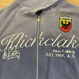 Sudadera con Capucha y Cierre de Cremallera para Hombre Klickclak, Gris con Rayas Blancas y Logotipo Estampado en la Parte Delantera, Ropa de Otoño - Product Image 3