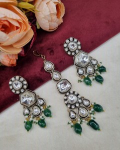 Delicate Hexagon Cut Kundan Stone Necklace <b>Set</b> With Earrings And Mangtika Designer Gold Plated Festive Party Wear <b>Jewellery</b> <b>Sets</b> - Product Image 6