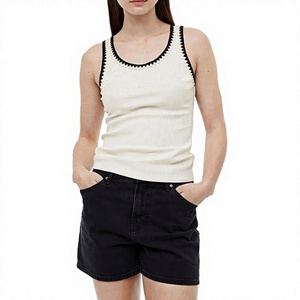 Camiseta de Punto Crema para Mujer con Ribete Negro, Cuello Redondo, Estilo Casual, Largo Regular, 100% Algodón, Tejido Transpirable - Product Image 3