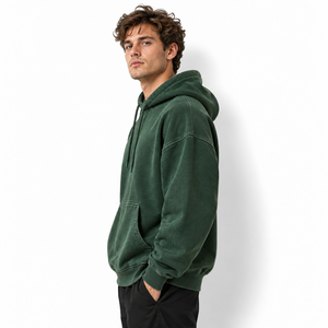 Sweat à capuche surdimensionné pour homme, en tissu épais, offrant un confort premium et une coupe décontractée, idéal pour les journées plus fraîches et le streetwear quotidien. - Product Image 4