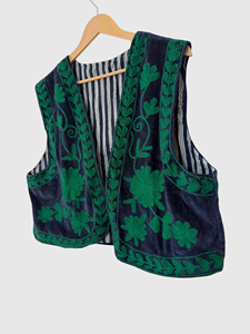Chaleco de terciopelo azul oscuro para mujer, bordado floral, cuello en V, sin mangas, bordado a mano, estilo vintage. - Product Image 3