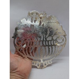 Trivets vintage en acier inoxydable de forme unique avec motif floral et accents de blé doré, décoration de table faite à la main - Product Image 3