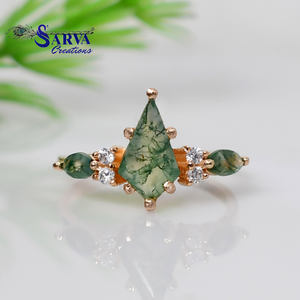 Bague en argent sterling 925 avec agate mousse naturelle en forme de cerf-volant et pierres latérales en agate mousse et zircone cubique - Product Image 1