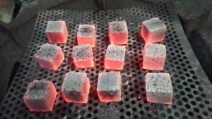 Experimente la mejor calidad de carbón de cáscara de coco: una opción superior para hookah, sesiones de shisha, barbacoas y uso con carbón activo. - Product Image 2