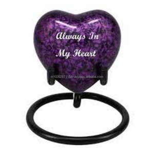 Belles urnes en forme de cœur en métal de qualité supérieure fabriquées à la main pour les cendres avec un design complexe adapté aux cadeaux commémoratifs - Product Image 3