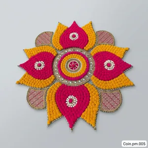 Tapis Rangoli traditionnel en coton avec pompons et motifs brodés pour la décoration de mariage - Product Image 1