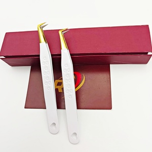 Pince à épiler professionnelle de précision pour extensions de cils Revamp International, en acier inoxydable, pointe en fibre en forme de cœur, 90 degrés, pour volume - Product Image 6