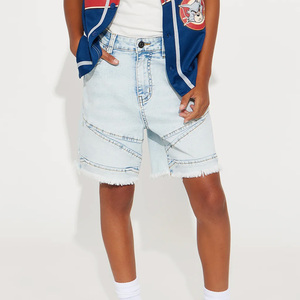 Tela resistente y estilo moderno, perfectos para uso casual y actividades al aire libre. Pantalones cortos de mezclilla para niños con diseño de logotipo personalizado, ropa casual. - Product Image 4