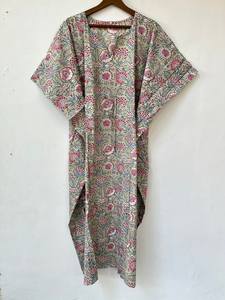 Robe longue kaftan en coton à motifs floraux indiens, parfaite comme tenue de plage ou tenue de nuit confortable pour les mamans - Product Image 6