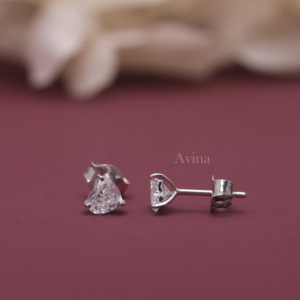 Pendientes de Diamante Cultivado en Laboratorio con Certificado IGI, Corte Solitario en Forma de Corazón, en Plata de Ley 925 |   Pendientes de Diamantes de Lujo - Product Image 4