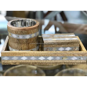 Ensemble brûleur à bakhoor artisanal en bois à motif triangulaire avec incrustation de nacre, accompagné d'un plateau et d'une boîte à encens décorative - Product Image 4