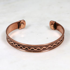 Brazalete Magnético de Latón Hecho a Mano - Diseño Ondulado Trenzado Vintage Ajustable para Hombres y Mujeres - Product Image 1
