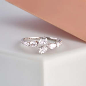 แหวนทองประดับเพชร - Product Image 1