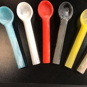 Cuillères en résine les plus vendues et les plus populaires avec finition fumée oxydée, ustensiles rustiques faits à la main pour la salle à manger, la cuisine et le service décoratif. - Product Image 3