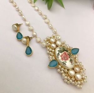 STUNNING SPARKLES - Conjunto de Collar y Pendientes de Perlas Reales Chapadas en Oro de Primera Calidad, Estilo Antiguo Fusion Mala, para Mujer - Product Image 6