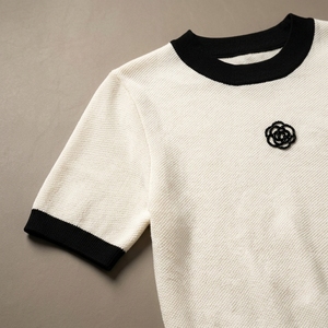 T-shirt en tricot à bordures monochromes pour femme (P8T26201) - Product Image 5
