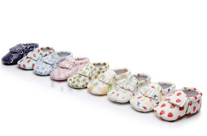 Chaussures en cuir pour bébé avec logo personnalisé, semelle souple, premières chaussures pour nourrissons, antidérapantes, pour commande en gros - Product Image 2