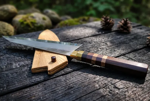 Couteau de chef en acier carbone forgé à la main, manche en bois, finition satinée, style japonais, lame tranchante comme un rasoir, fabricant de couteaux de cuisine - Product Image 3