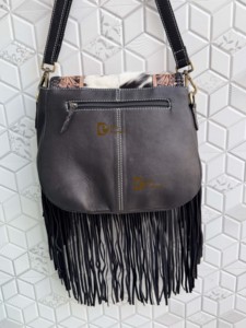 Bolso de mano con flecos para mujer, de cuero auténtico con grabado artesanal, estilo gitano bohemio, con pelo de animal, hecho a mano, bandolera de cuero auténtico estilo western - Product Image 4