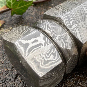 Martillo Vikingo Hecho a Mano de Acero de Damasco, Patrón de Acero en Capas Único, Grado Industrial, 18 Pulgadas de Largo, Mango Antideslizante, Personalizable OEM - Product Image 3
