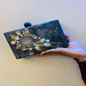 Bolso de Mano de Resina Hecho a Mano Único con Decoración Floral, Color Personalizado, Pintado a Mano, Arte de Moda Coleccionable - Product Image 3