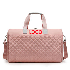 Sac de voyage matelassé en nylon de qualité supérieure, grande capacité, résistant à l'eau, sac de week-end pour femmes avec bandoulière - Product Image 1